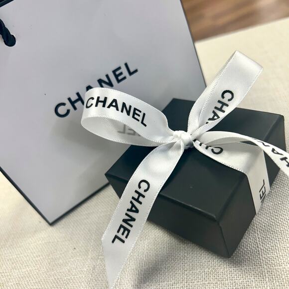 Dainty Genuine 18k Gold Plated Minimalist Earrings Chanel GOLD CC Logo Luxury - Picture 2 of 7